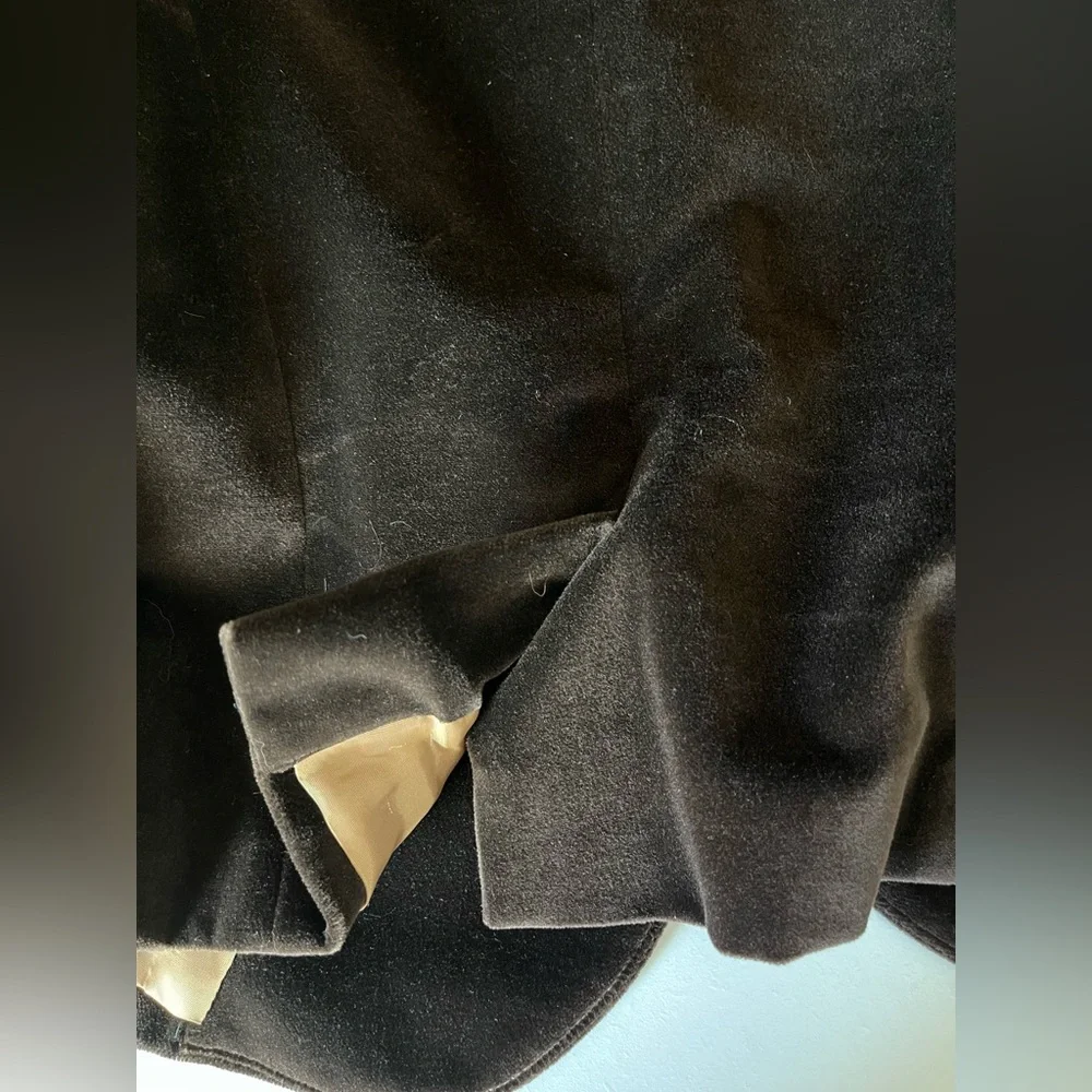 Gorgeous brown velvet blazer w/ornate buttons lined, size S by fash.ion.is.ta